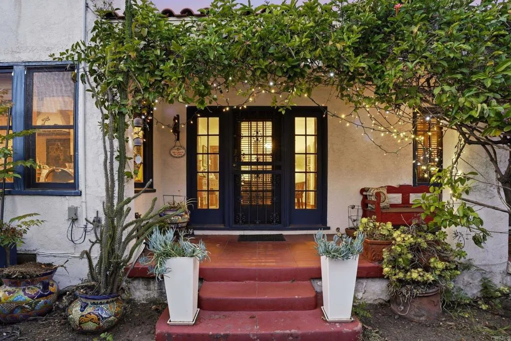 https://cdn.realtyfeed.com/cdn/127/306712642/4e8b8148f968fd60f59395d36d86b499.webp