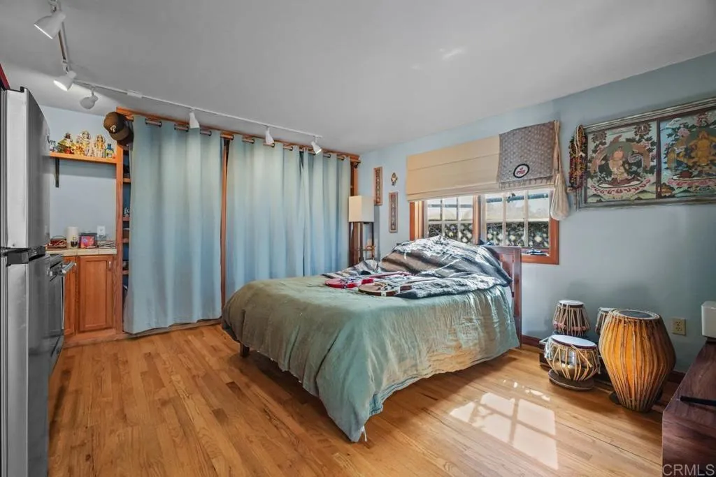 https://cdn.realtyfeed.com/cdn/127/306712642/b2bca9fffe4dc6622c7530d6c3489801.webp