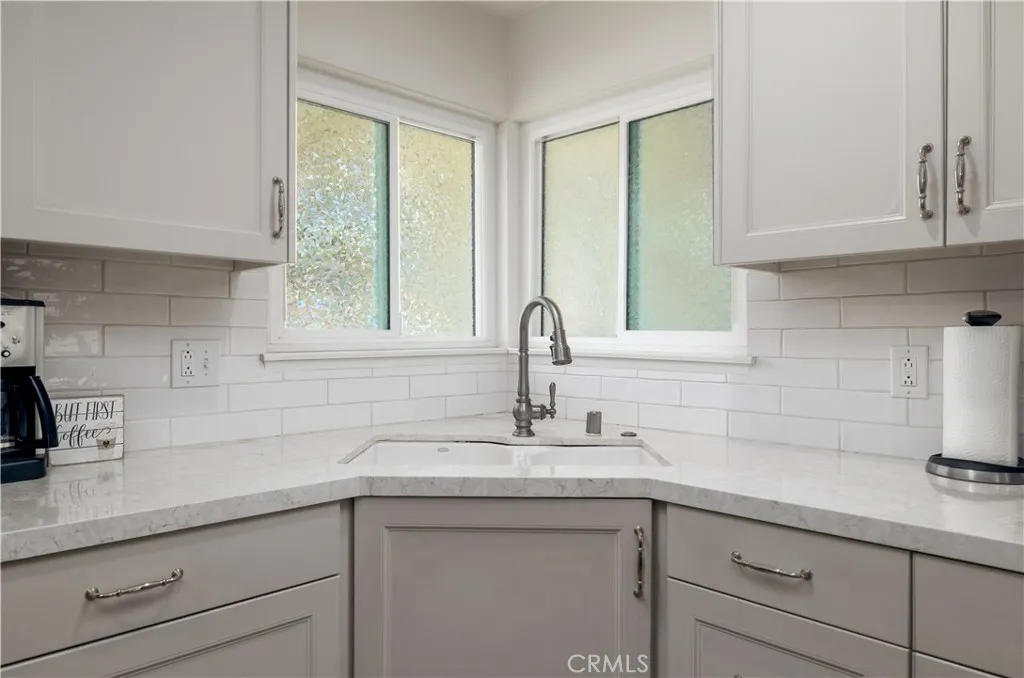 https://cdn.realtyfeed.com/cdn/127/306712668/6abb3afbf0cb2d619de7092d3cf47a39.webp