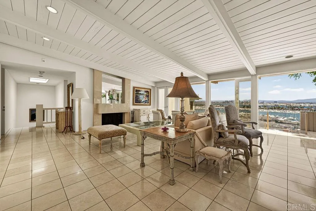 https://cdn.realtyfeed.com/cdn/127/306712698/f210fb7f5b2169821c402e94d2f1bad3.webp