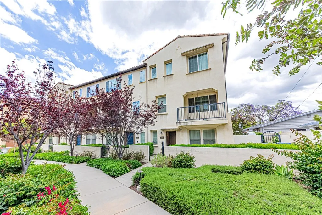 Azusa, CA 91702