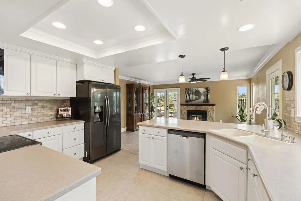 https://cdn.realtyfeed.com/cdn/127/306712721/2017cb8525f8309165be9a61901c562b.webp