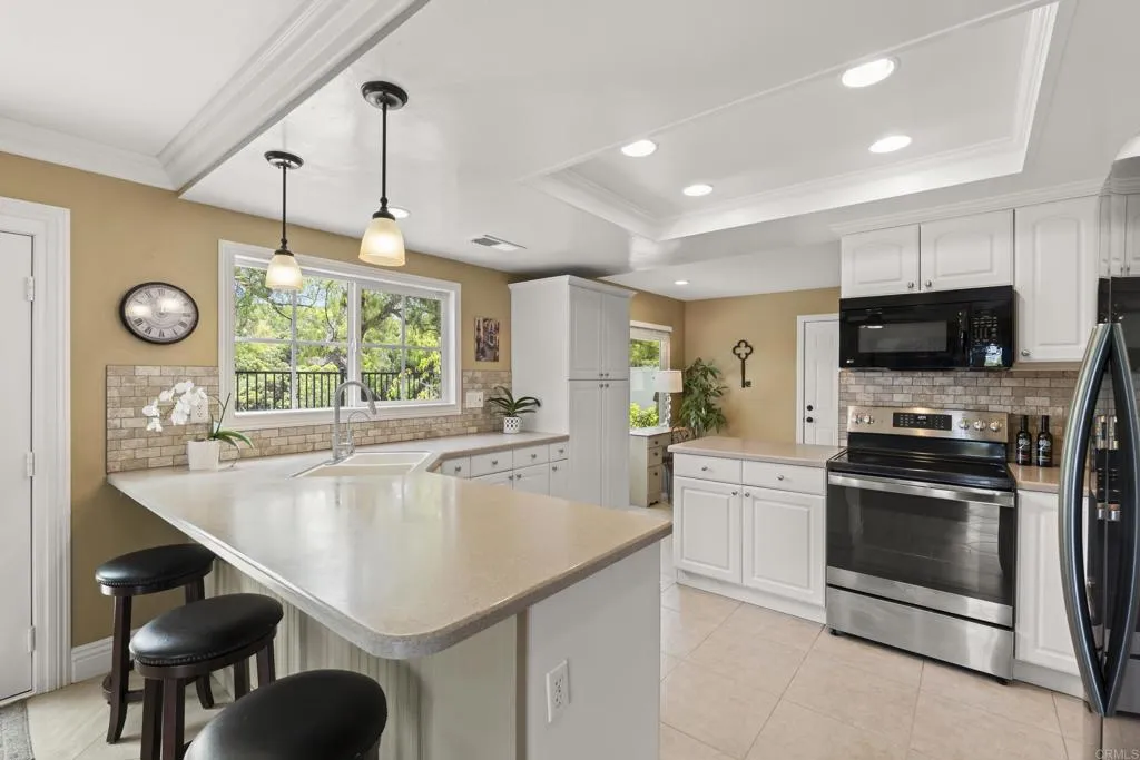 https://cdn.realtyfeed.com/cdn/127/306712721/858548f649f1b745c5c2248bb39b72d9.webp