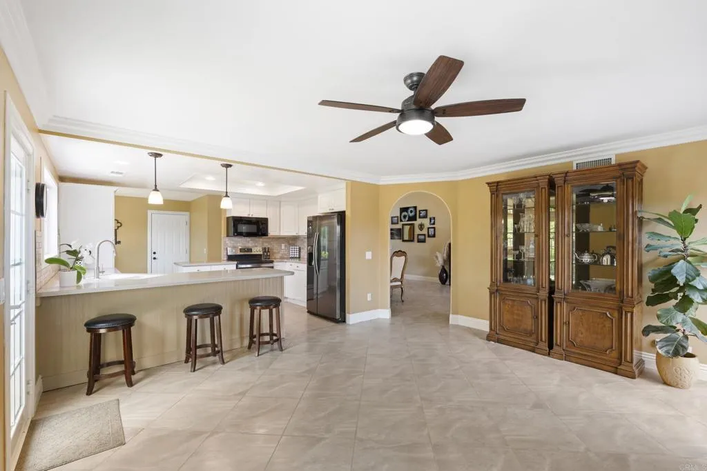 https://cdn.realtyfeed.com/cdn/127/306712721/93f0564e80115f4192eeddef9bfafceb.webp