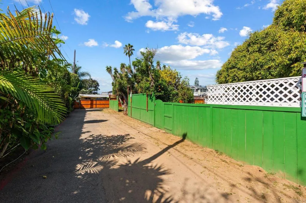 https://cdn.realtyfeed.com/cdn/127/306712735/a45c81c6c9d635d4888fbd23b6161b51.webp