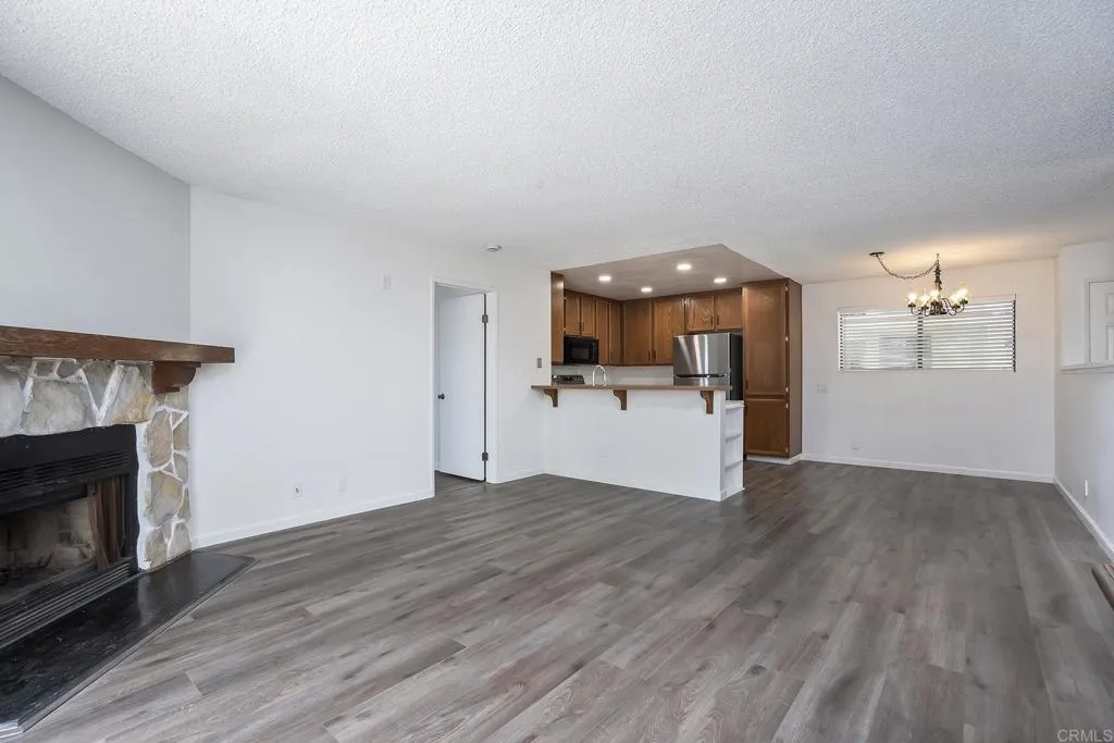 https://cdn.realtyfeed.com/cdn/127/306712771/efdbe4e57f8df80e950387200a4af361.webp