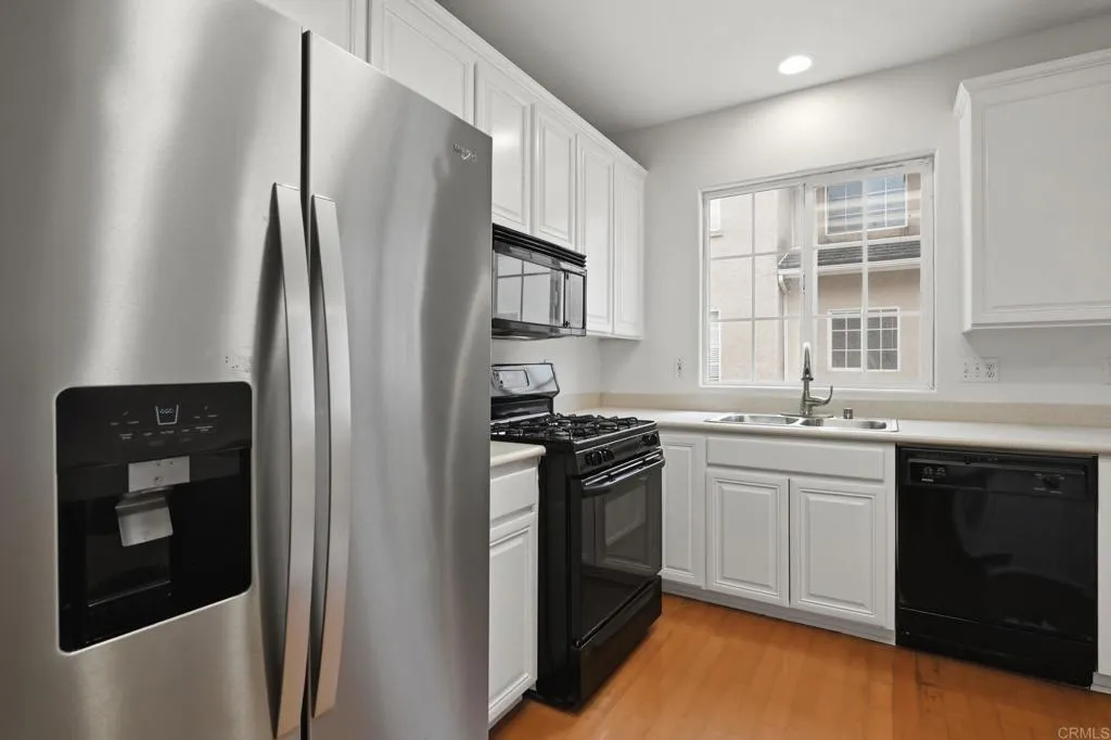 https://cdn.realtyfeed.com/cdn/127/306712795/3fd2d1927341ba5f429ca91808fe79d2.webp