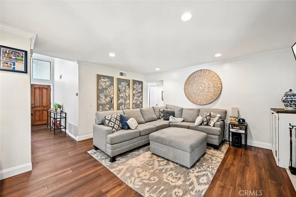 https://cdn.realtyfeed.com/cdn/127/306712811/72f290bf1f62decc0a42bcee6e73f951.webp