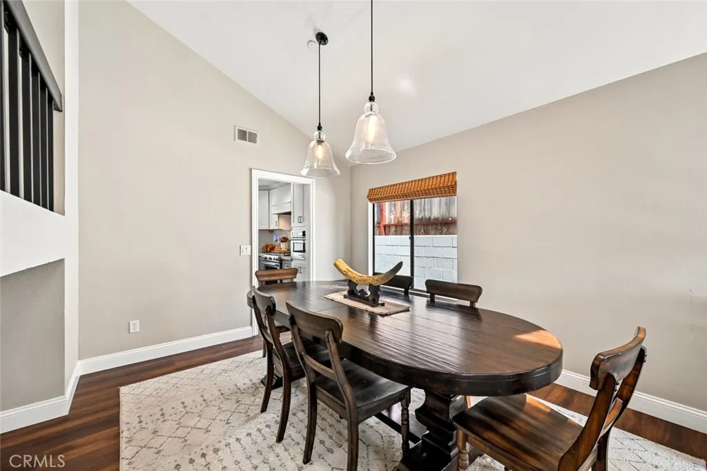 https://cdn.realtyfeed.com/cdn/127/306712811/761723745effccefa84127b1992cd663.webp