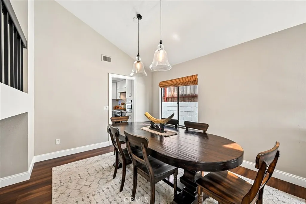 https://cdn.realtyfeed.com/cdn/127/306712811/b93c8c74f976605a62b881365b0e5eac.webp