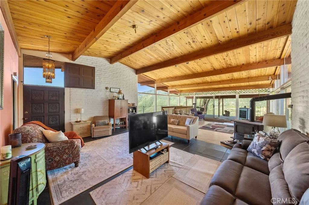 https://cdn.realtyfeed.com/cdn/127/306712832/08d80951cb6c8107a0618bbb47d4b898.webp