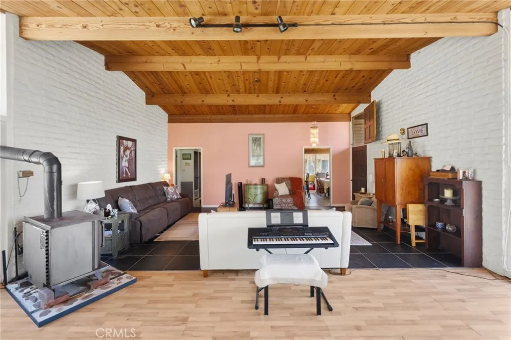 https://cdn.realtyfeed.com/cdn/127/306712832/8220d408ad9e6678cc0c6504c68080b6.webp