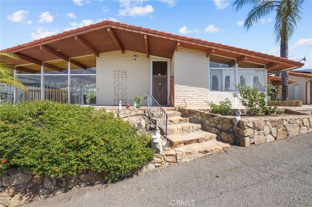 https://cdn.realtyfeed.com/cdn/127/306712832/842cce32e4bab3daa47347f39a4707e4.webp