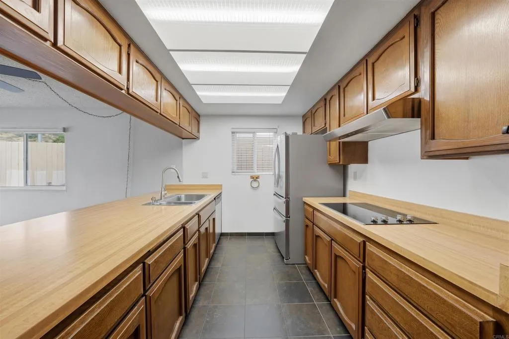https://cdn.realtyfeed.com/cdn/127/306712841/02cb492f079e30eeb5855f550f96f621.webp