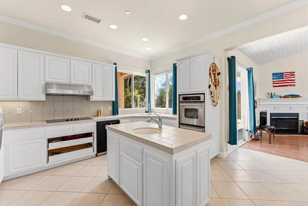 https://cdn.realtyfeed.com/cdn/127/306712869/1975a98484d270d6c82bb82c43bd1e89.webp