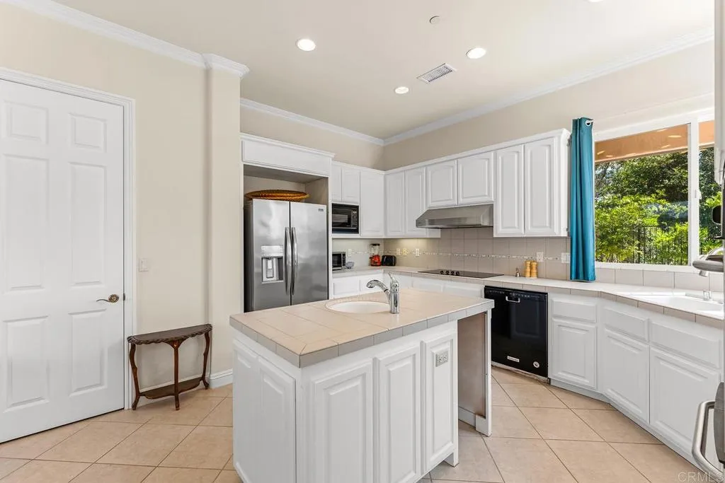 https://cdn.realtyfeed.com/cdn/127/306712869/2c8d5fc89a0dec2d5162375281eaf1af.webp