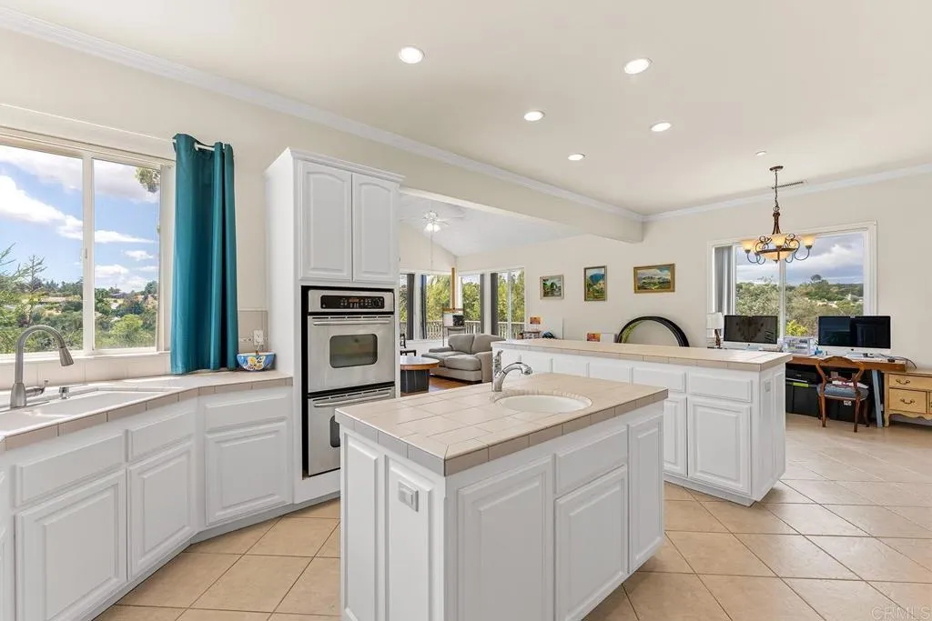 https://cdn.realtyfeed.com/cdn/127/306712869/4b38bdfca3bd98d5d3adbc5f628d04ab.webp