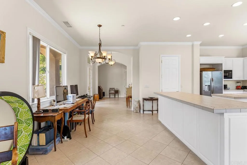 https://cdn.realtyfeed.com/cdn/127/306712869/94bae6b6ee854f64aa026f18ce056e66.webp