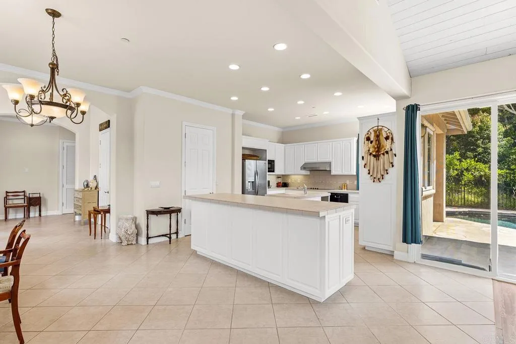 https://cdn.realtyfeed.com/cdn/127/306712869/bfb712599805aacc90ef762729e03edb.webp