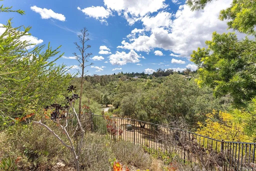 https://cdn.realtyfeed.com/cdn/127/306712869/d6ad082bfd437611b9aa43f796aeddcf.webp
