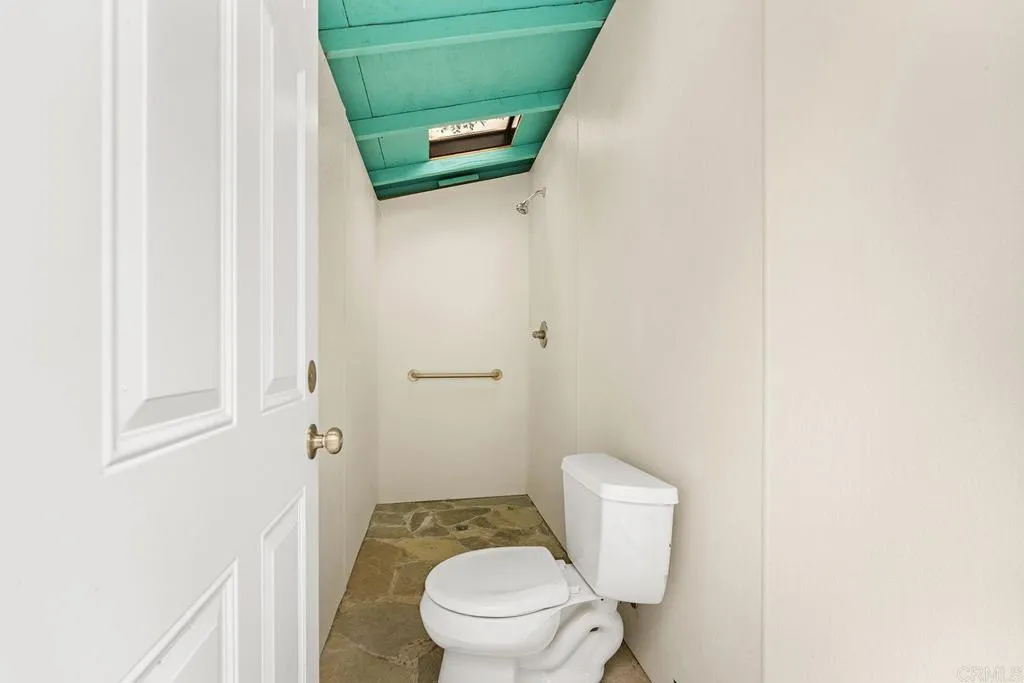 https://cdn.realtyfeed.com/cdn/127/306712869/fc8b13cd64ba9ad320eb1208a62590d5.webp
