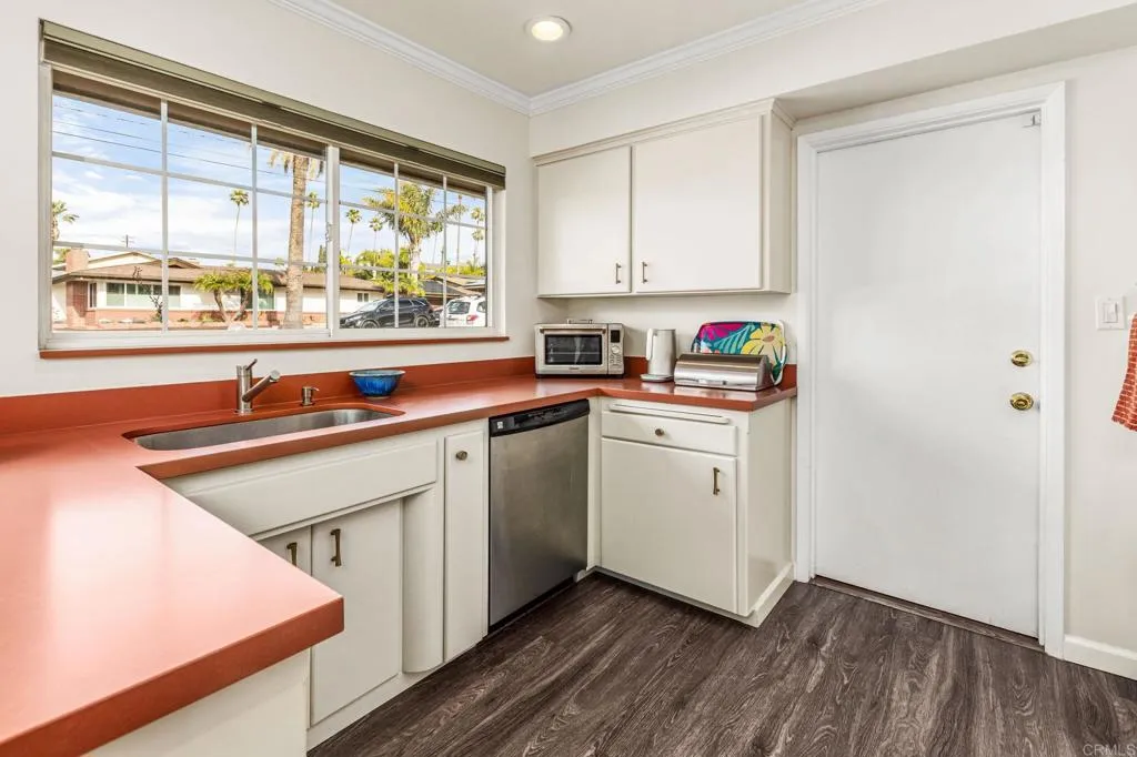 https://cdn.realtyfeed.com/cdn/127/306712908/2e40ae593beef41f90bf5454559ee002.webp
