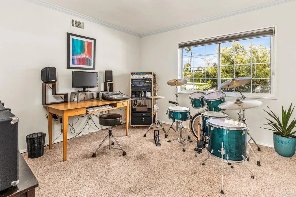 https://cdn.realtyfeed.com/cdn/127/306712908/5e236ced777013e0a7de71d810e677d2.webp