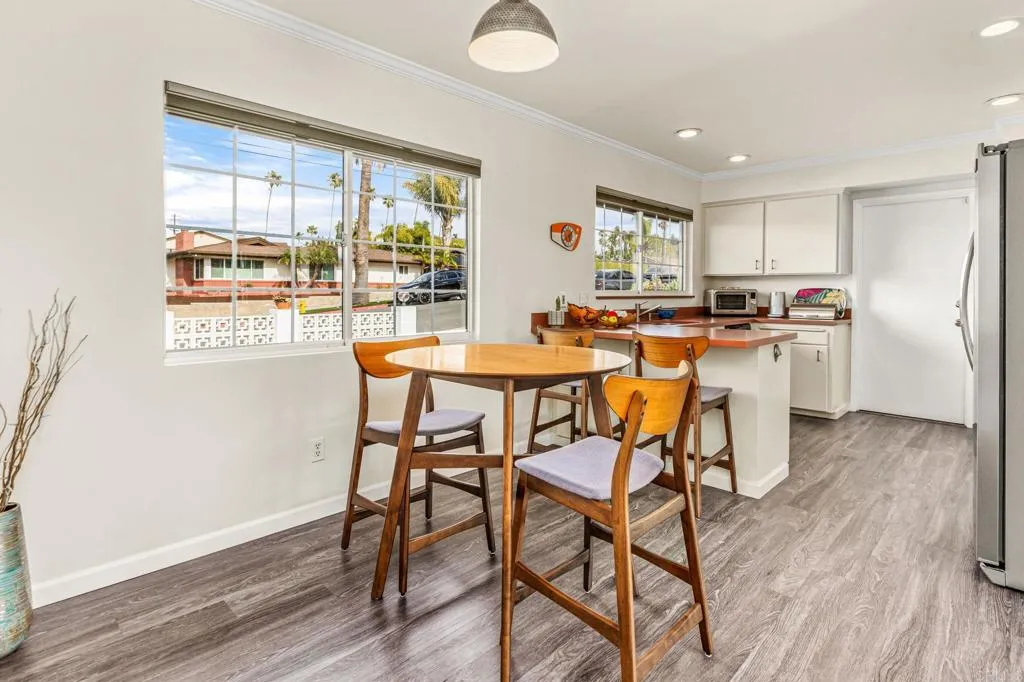 https://cdn.realtyfeed.com/cdn/127/306712908/c8b9e5cbe86e661319dfc466d4b67fbf.webp