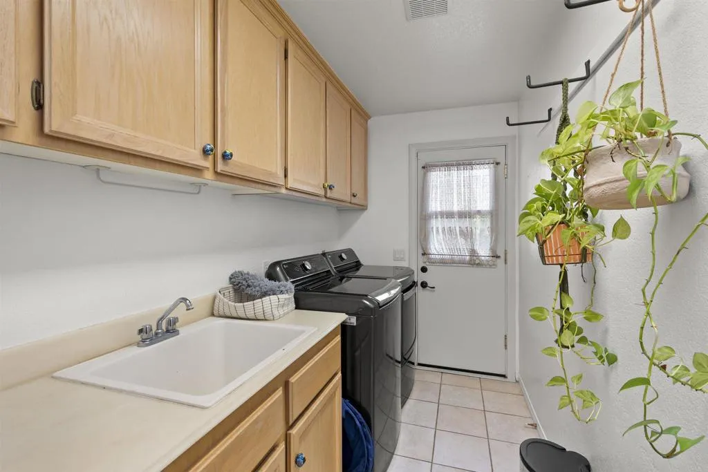 https://cdn.realtyfeed.com/cdn/127/306712912/4763023d236f1bf4d7189da425249af1.webp