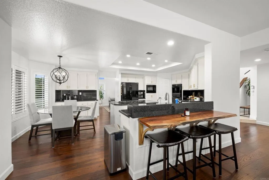 https://cdn.realtyfeed.com/cdn/127/306712912/6dab40fe1cced615a8088681920587a7.webp