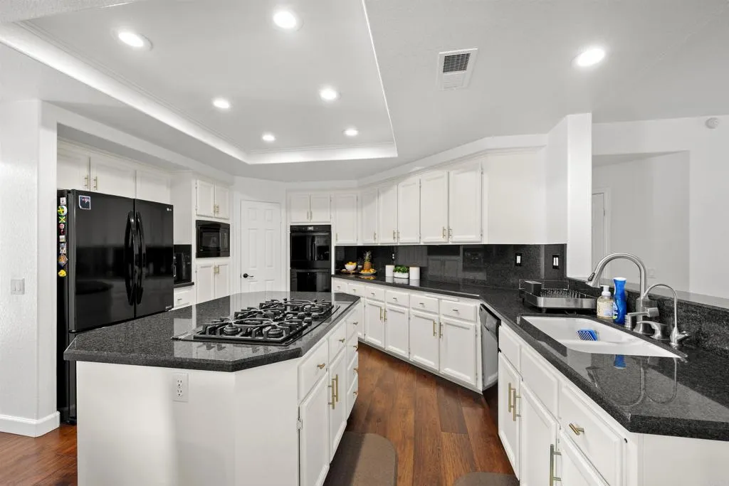 https://cdn.realtyfeed.com/cdn/127/306712912/a40d0f3c1b75507c397f249665b0fc85.webp