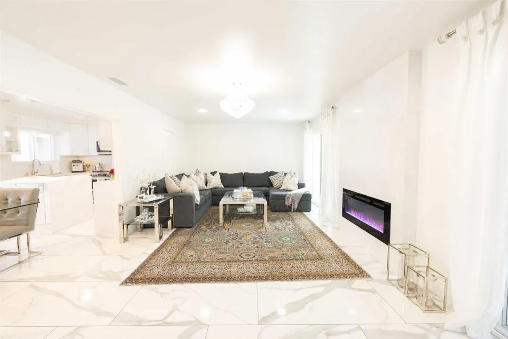https://cdn.realtyfeed.com/cdn/127/306712916/7b425ea5bc254f894ec470a05c63506c.webp