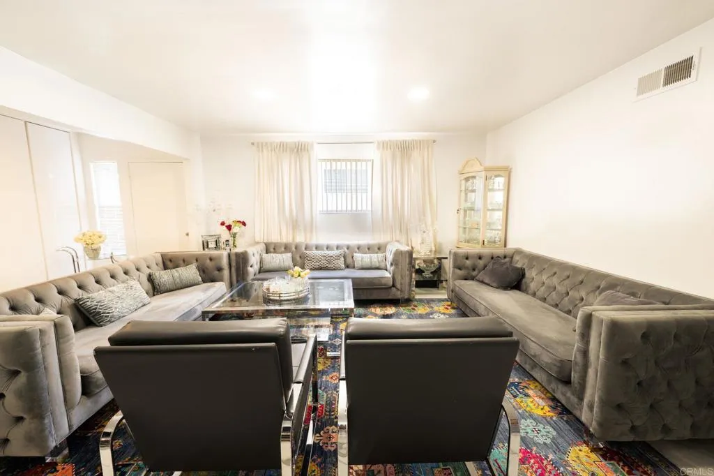 https://cdn.realtyfeed.com/cdn/127/306712916/ced239d5e17a78647ad248122cb0a26a.webp
