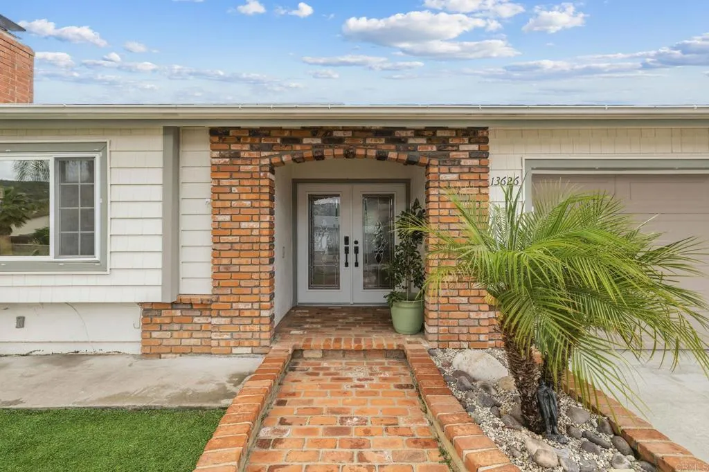 https://cdn.realtyfeed.com/cdn/127/306712941/1bb01ac6b093aa4a3e308630d71f1f81.webp