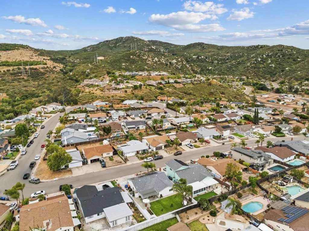 https://cdn.realtyfeed.com/cdn/127/306712941/41cb804681c3fc0b2c458e0af8255045.webp