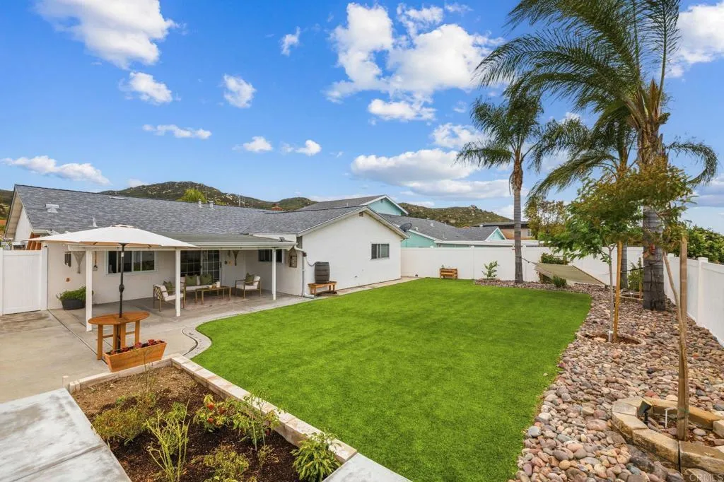 https://cdn.realtyfeed.com/cdn/127/306712941/69514fb13b56bb5651dd79eee66949e2.webp