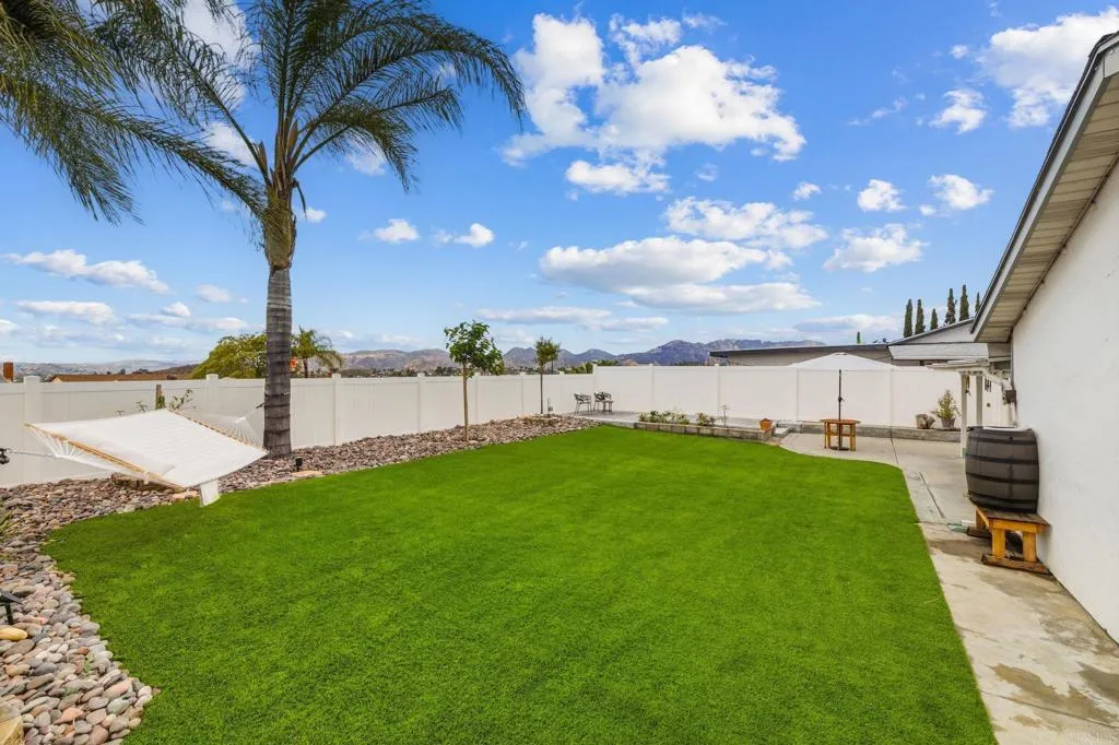 https://cdn.realtyfeed.com/cdn/127/306712941/ef60d61e02b6d4167f4dba0839303cf5.webp