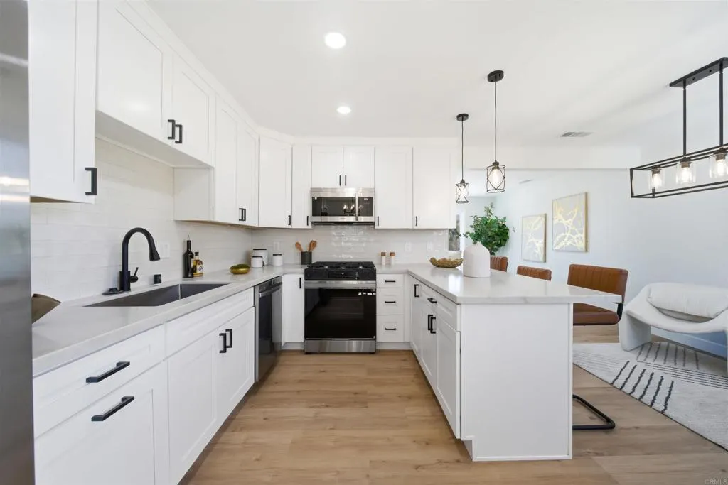 https://cdn.realtyfeed.com/cdn/127/306713016/8fdd958fbc3e01788b59507660987d1b.webp