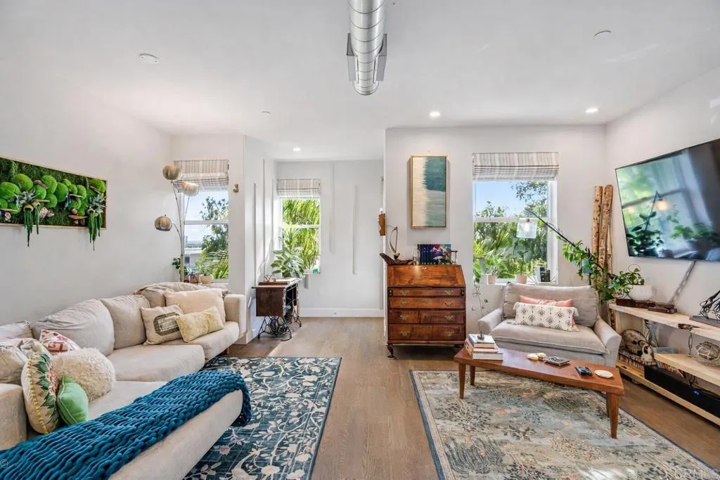 https://cdn.realtyfeed.com/cdn/127/306713019/00be49aa282b0e163c2f7c12d99fe220.webp