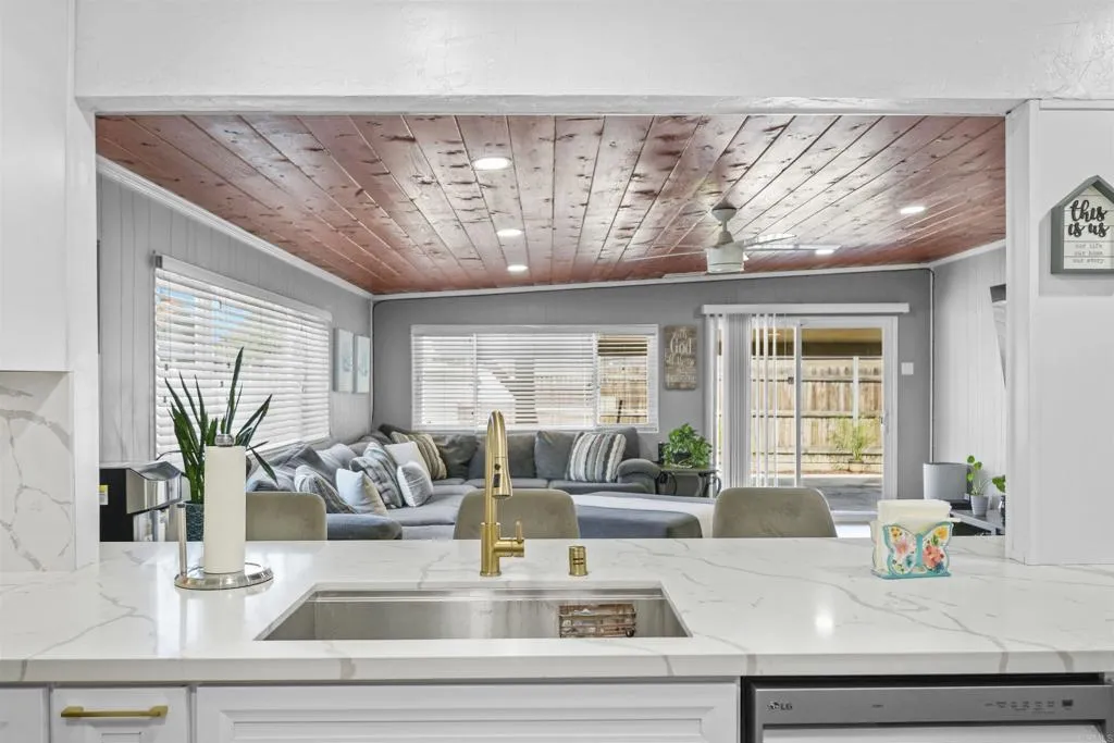 https://cdn.realtyfeed.com/cdn/127/306713027/0b6ad88f1e345d0e0bed145b134eb441.webp