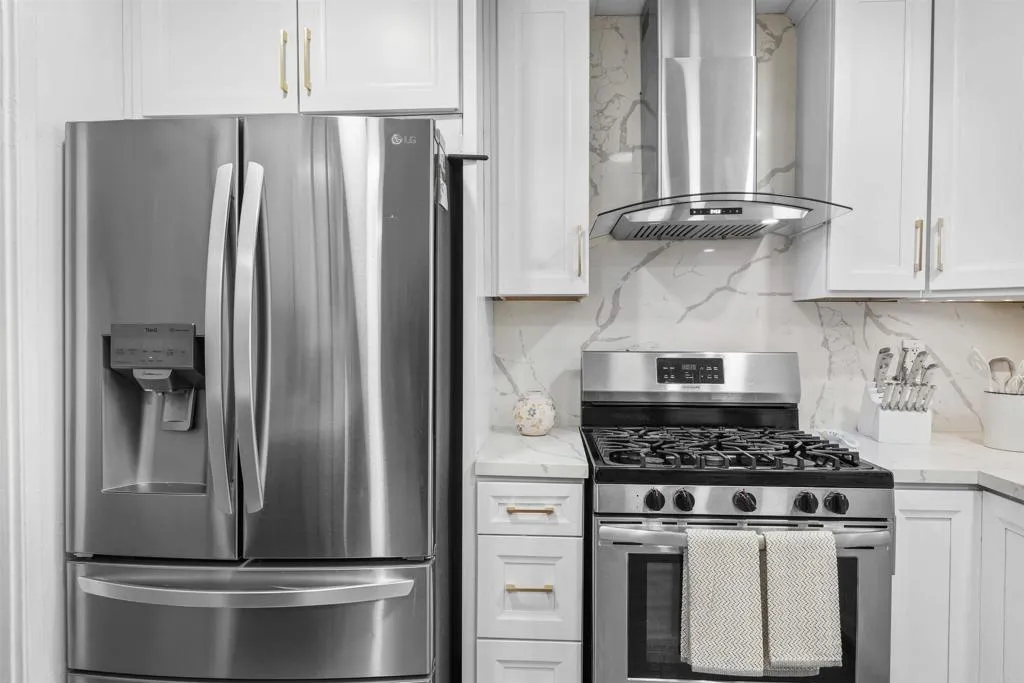 https://cdn.realtyfeed.com/cdn/127/306713027/11f5d84ab8ecf412bf34f631fc0d5731.webp