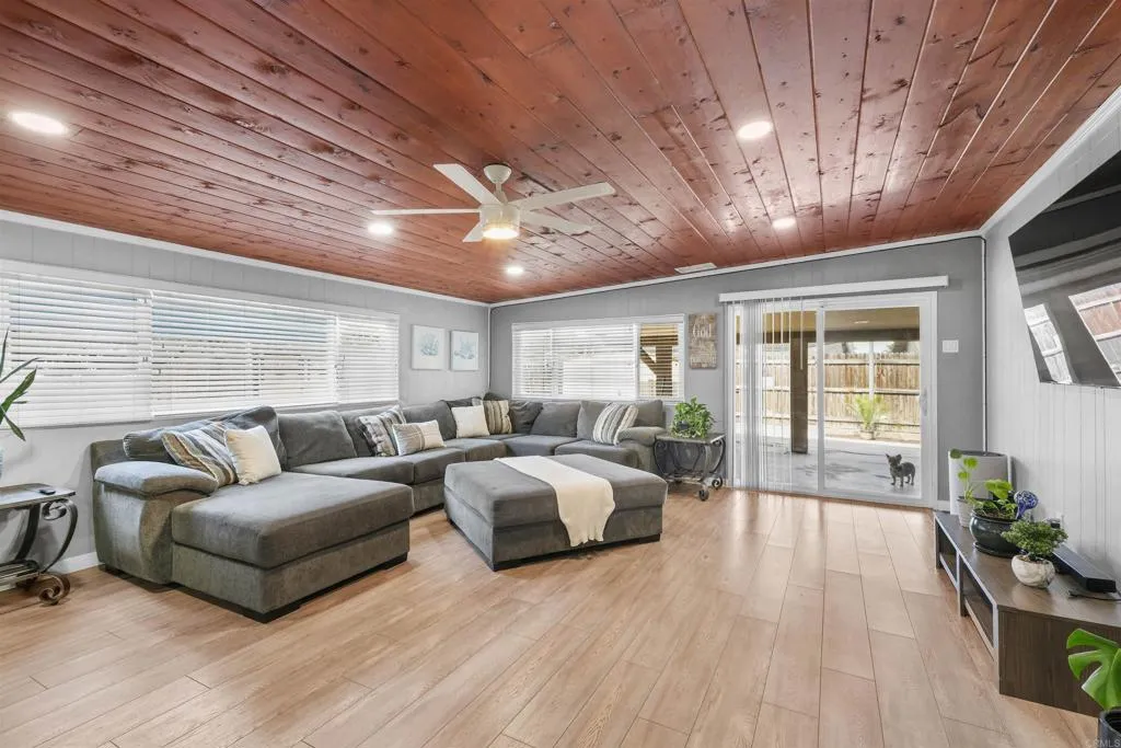 https://cdn.realtyfeed.com/cdn/127/306713027/32c7ac5f12a9d90a8cc312f8f96ce114.webp