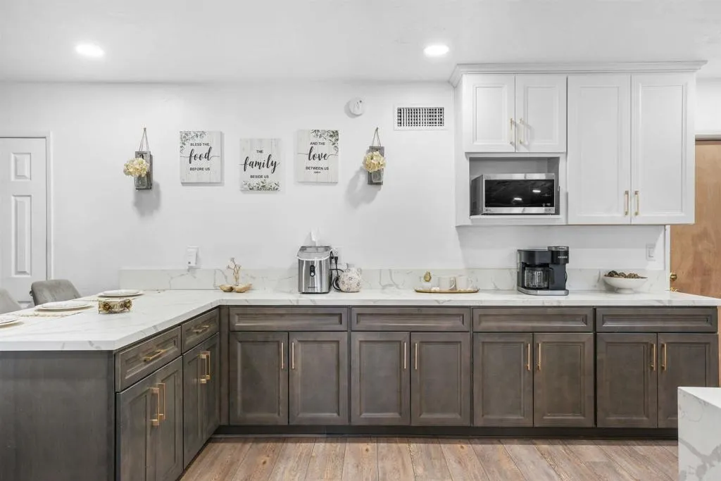 https://cdn.realtyfeed.com/cdn/127/306713027/f98b8302dfa18e538358bf24b6fd7e6a.webp