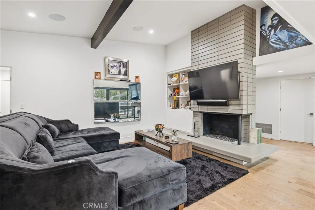 15456 Victory Boulevard, Van Nuys, CA 91406 - Photo 5 of 16, Van Nuys, CA