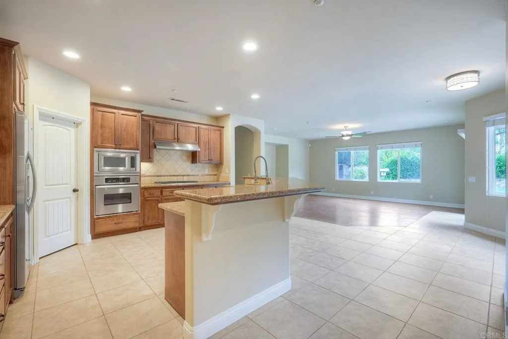 https://cdn.realtyfeed.com/cdn/127/306713051/cf4979cb482d4a139230382d6f764a36.webp