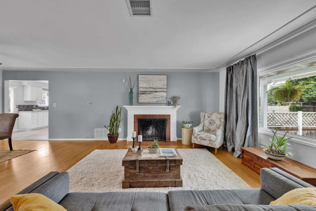https://cdn.realtyfeed.com/cdn/127/306713054/0f736c0aa317887d219efefc7f91e43e.webp