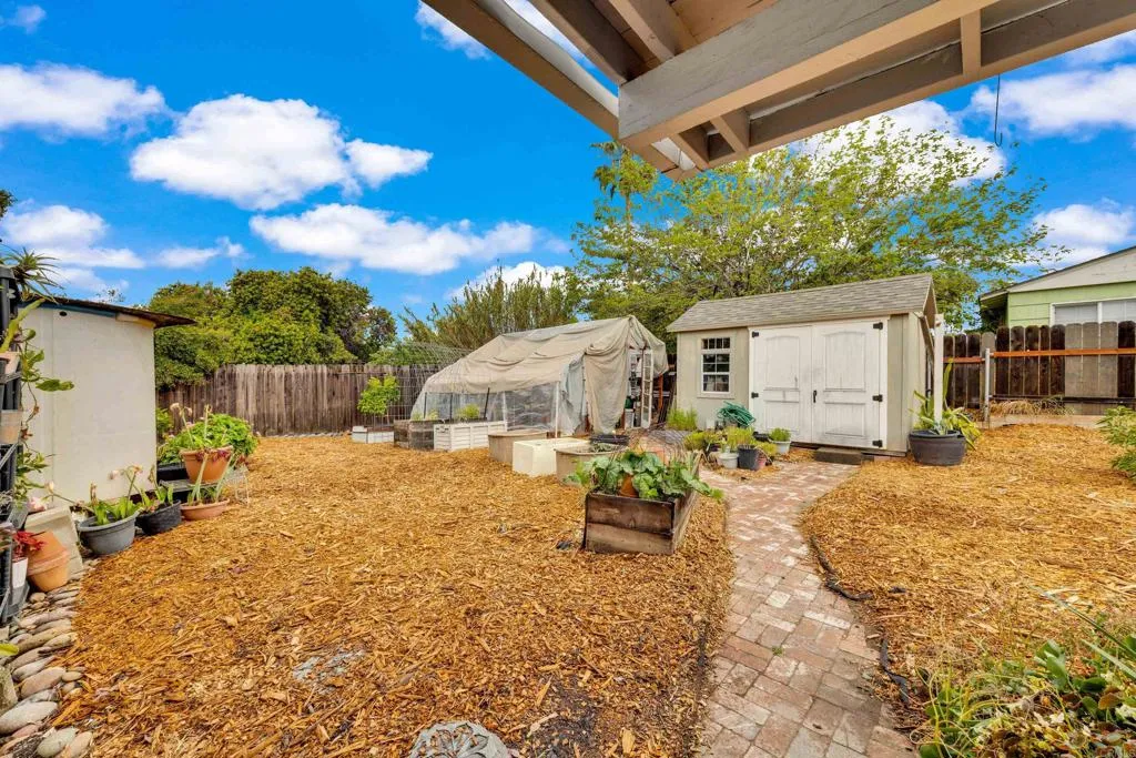 https://cdn.realtyfeed.com/cdn/127/306713054/3edd7d2e62159c6f85ae19e345d59d9e.webp