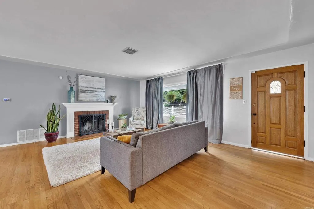 https://cdn.realtyfeed.com/cdn/127/306713054/3ee601f8df253696e2b6c04de7eaf31f.webp