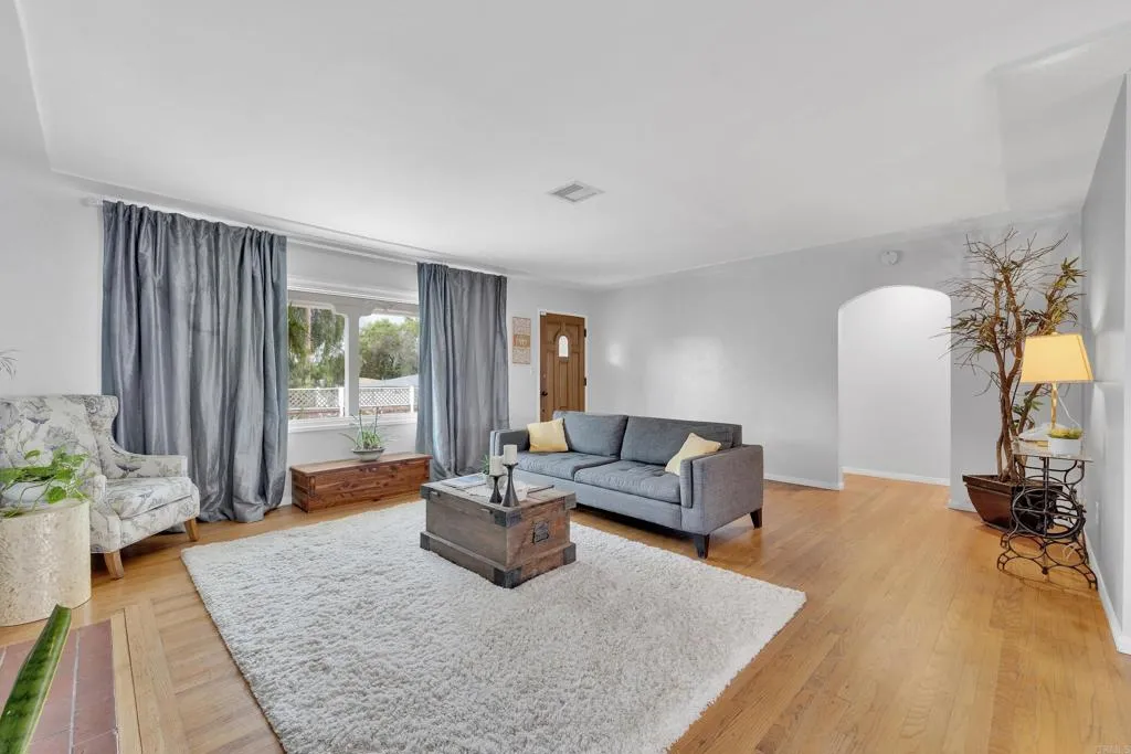 https://cdn.realtyfeed.com/cdn/127/306713054/4493c70e82a009380922e83893c6c091.webp