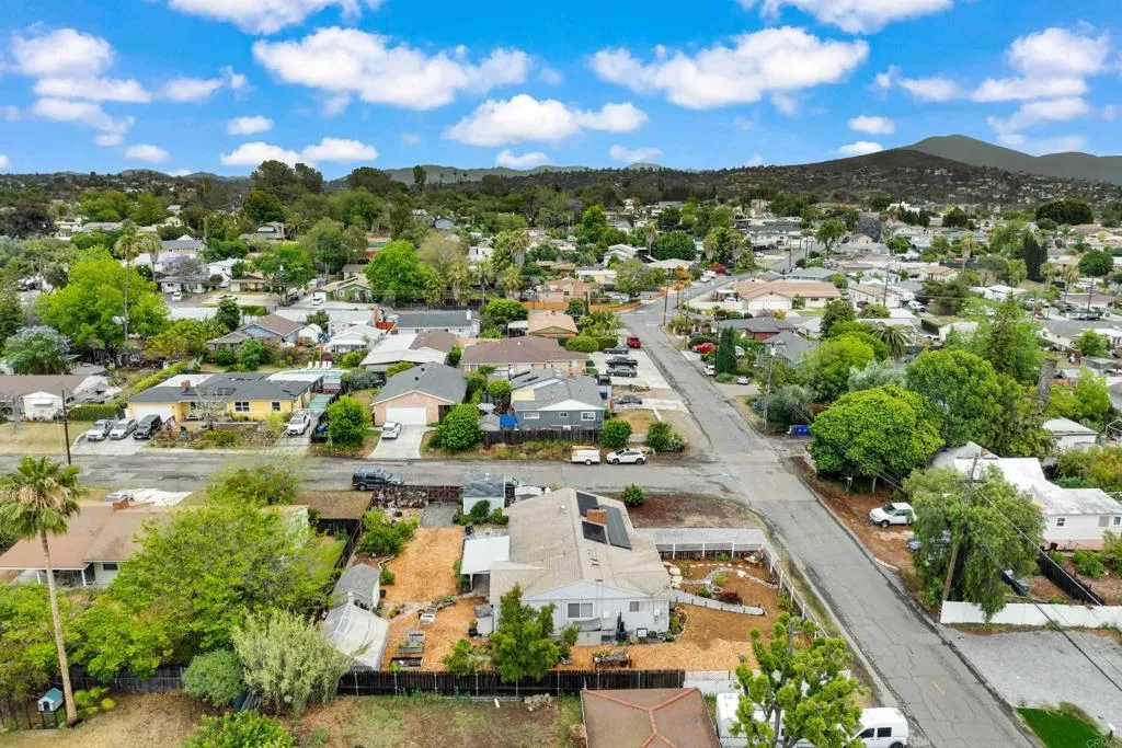 https://cdn.realtyfeed.com/cdn/127/306713054/53b9acbd454677c1f5beb0fd646ebf6a.webp